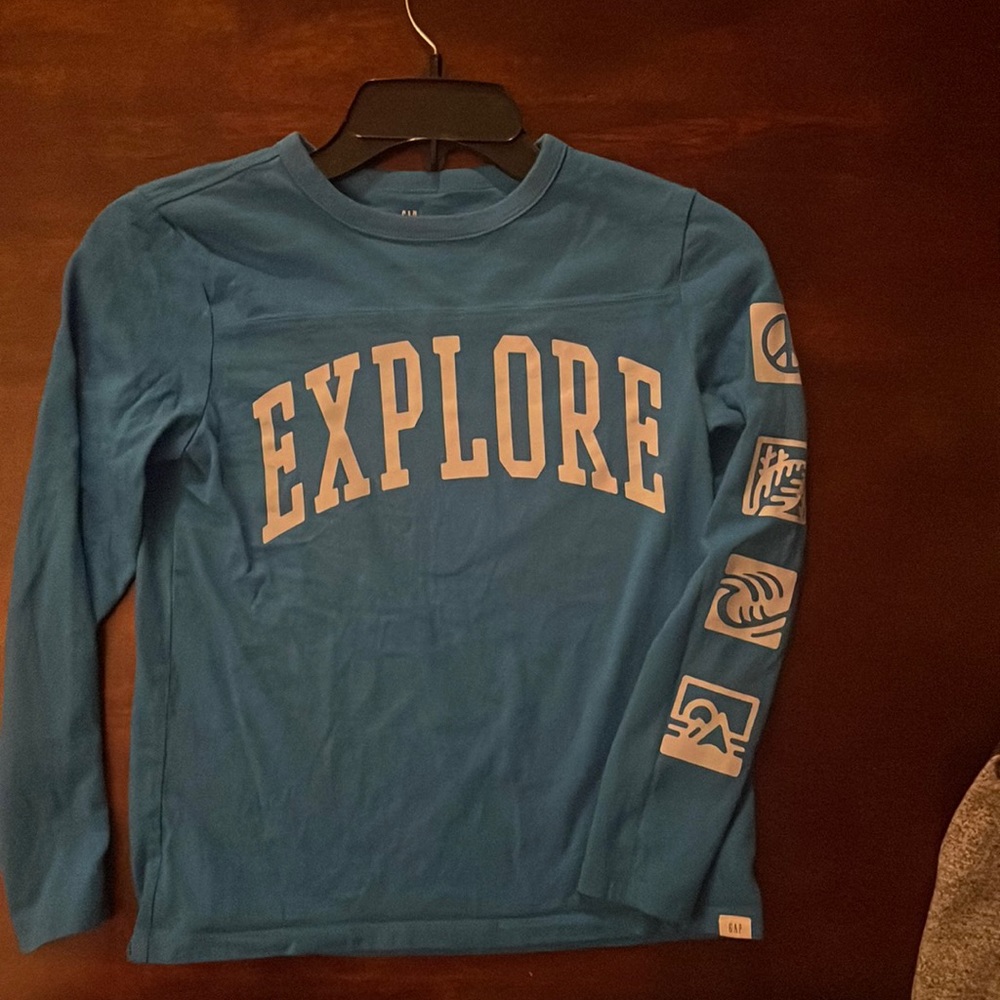 Gap long sleeve tee